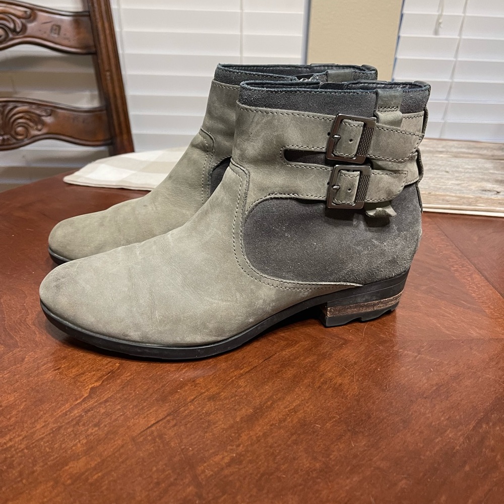 Sorel Lolla waterproof Bootie ankle boots - Picture 2 of 11